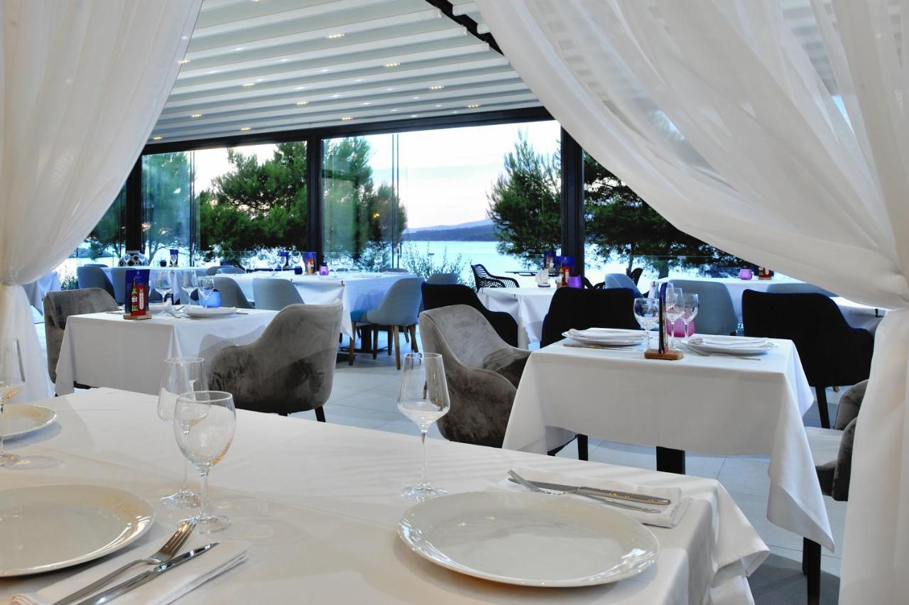 Hotel Antica-Seafront Hotel With Comfortable Rooms And Pool Stari Grad  Extérieur photo